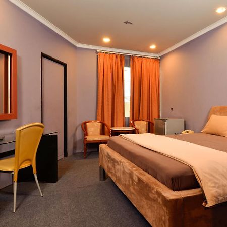 Hotel Peninsula Mangga Besar Jacarta Exterior foto