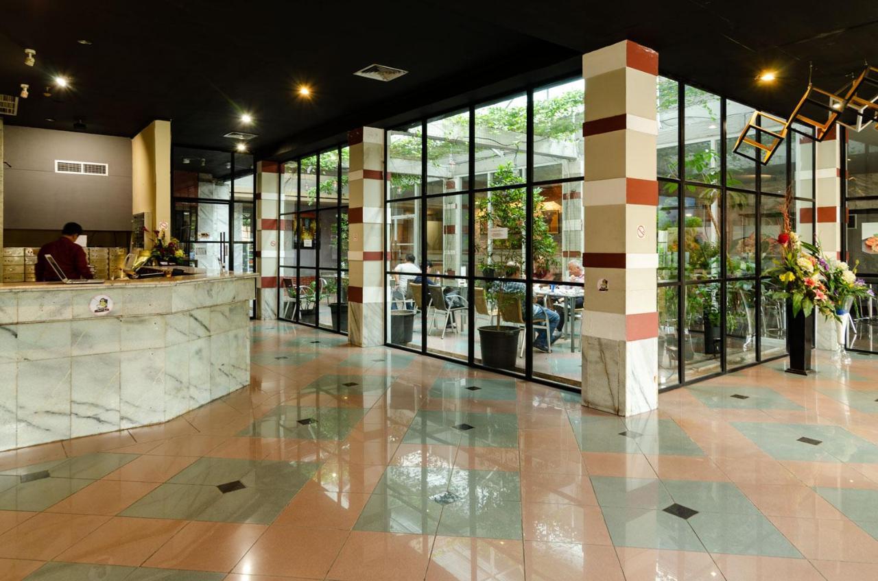 Hotel Peninsula Mangga Besar Jacarta Exterior foto