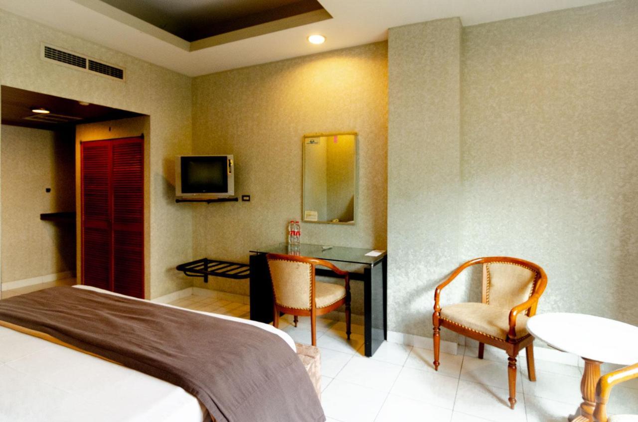 Hotel Peninsula Mangga Besar Jacarta Exterior foto