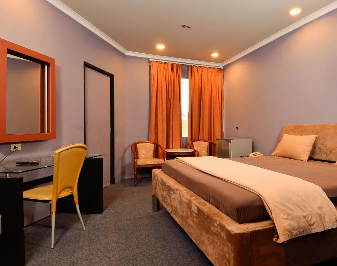 Hotel Peninsula Mangga Besar Jacarta Exterior foto
