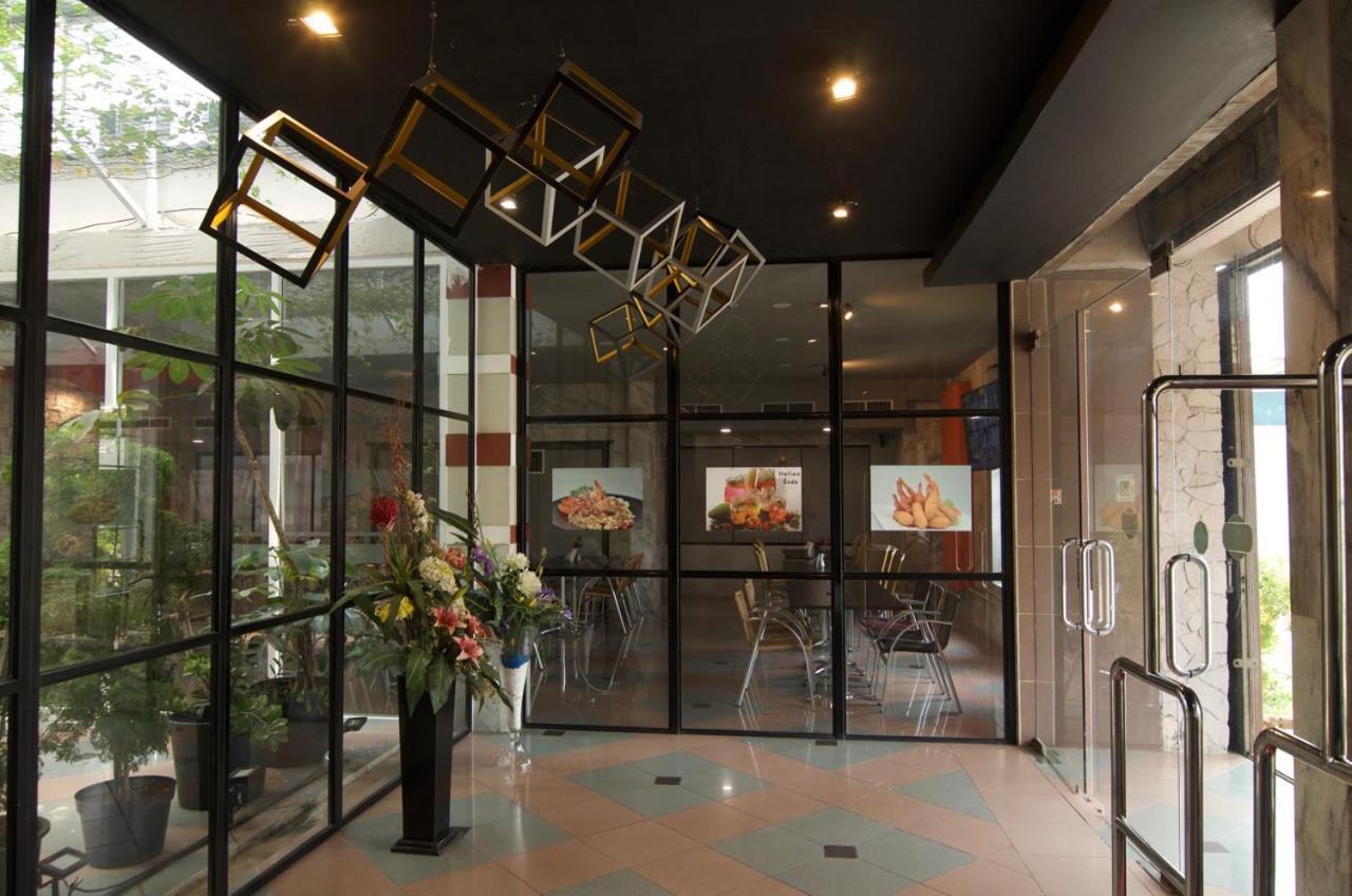 Hotel Peninsula Mangga Besar Jacarta Exterior foto