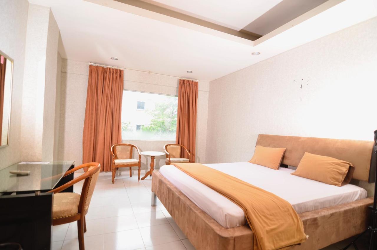Hotel Peninsula Mangga Besar Jacarta Exterior foto